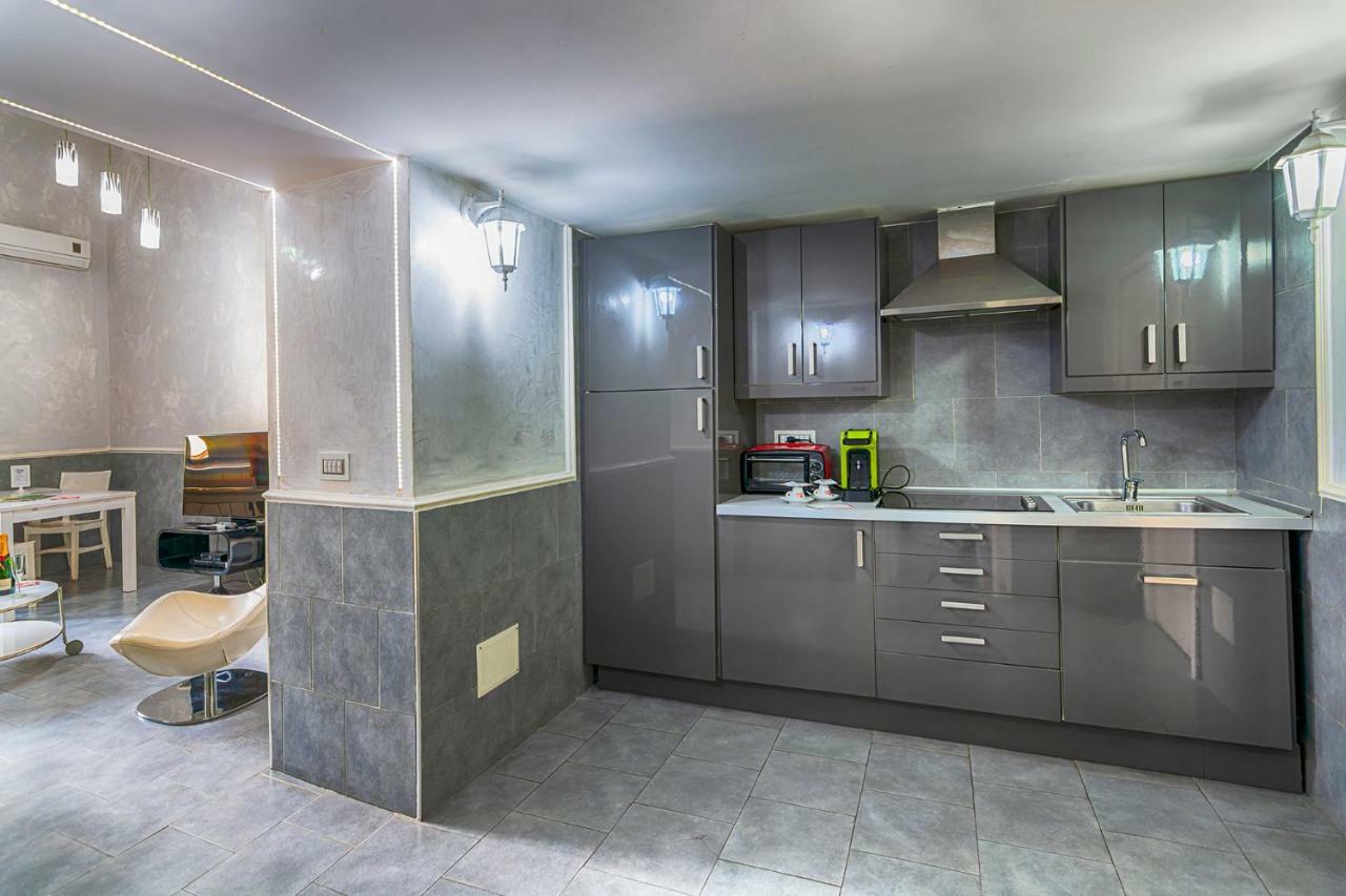 Suite Apartments Angioini ナポリ エクステリア 写真